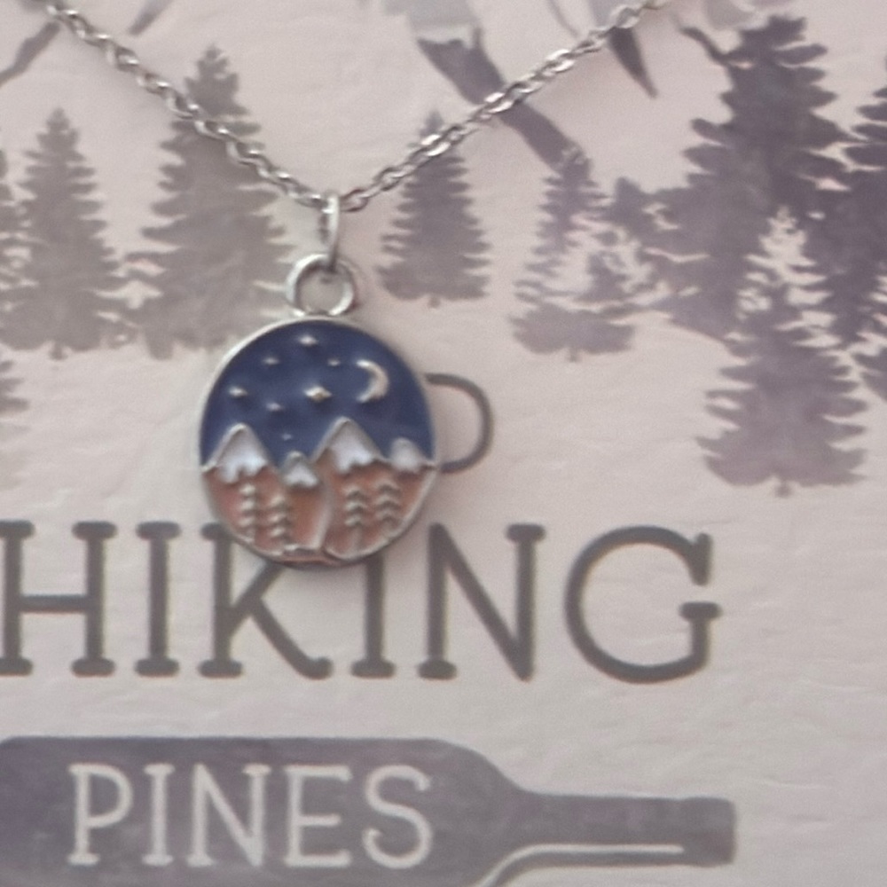 Mounts scene necklace NEW